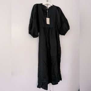 NWT Universal Thread Black mid sleeve long dress.
